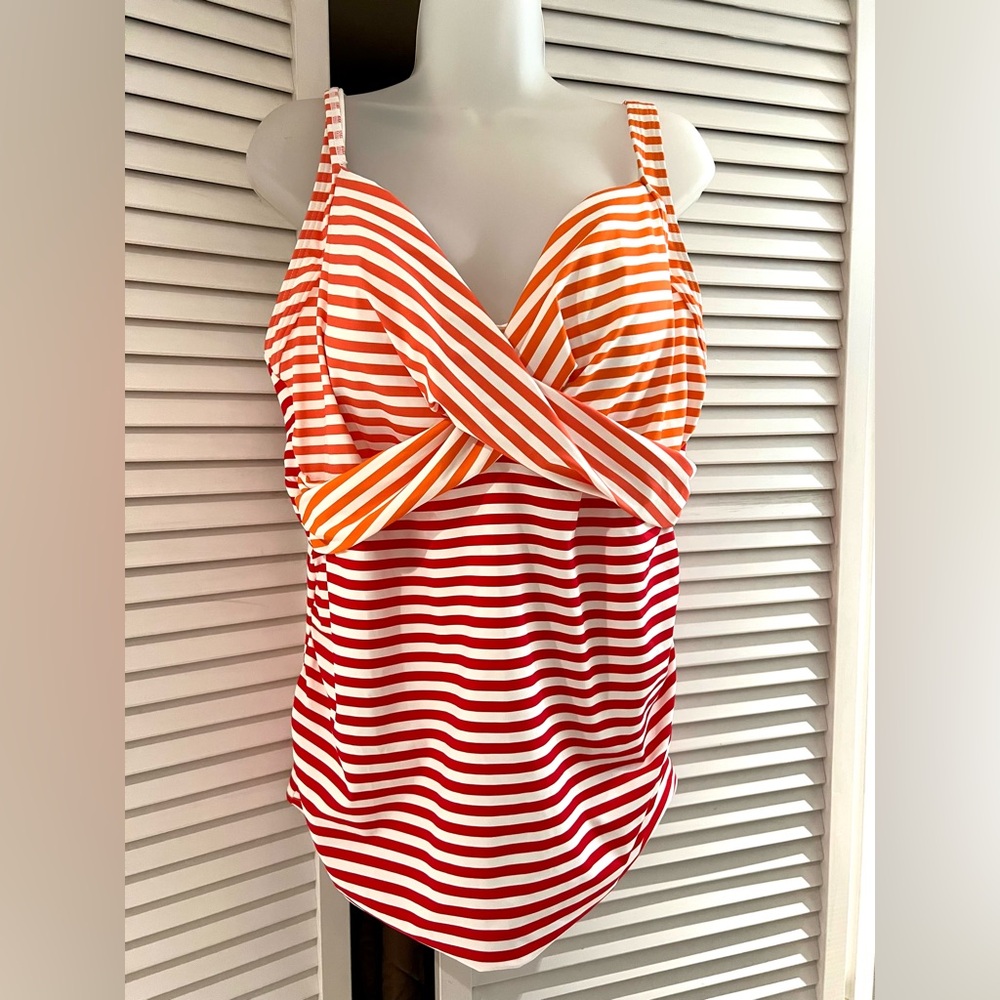 Lands' End Like New Condition Women’s Wrap Underwire Tankini Top Swimsuit Sz 18 - Picture 5 of 9
